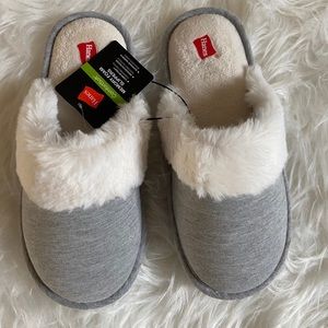 Hanes Memory Foam Slippers NWT